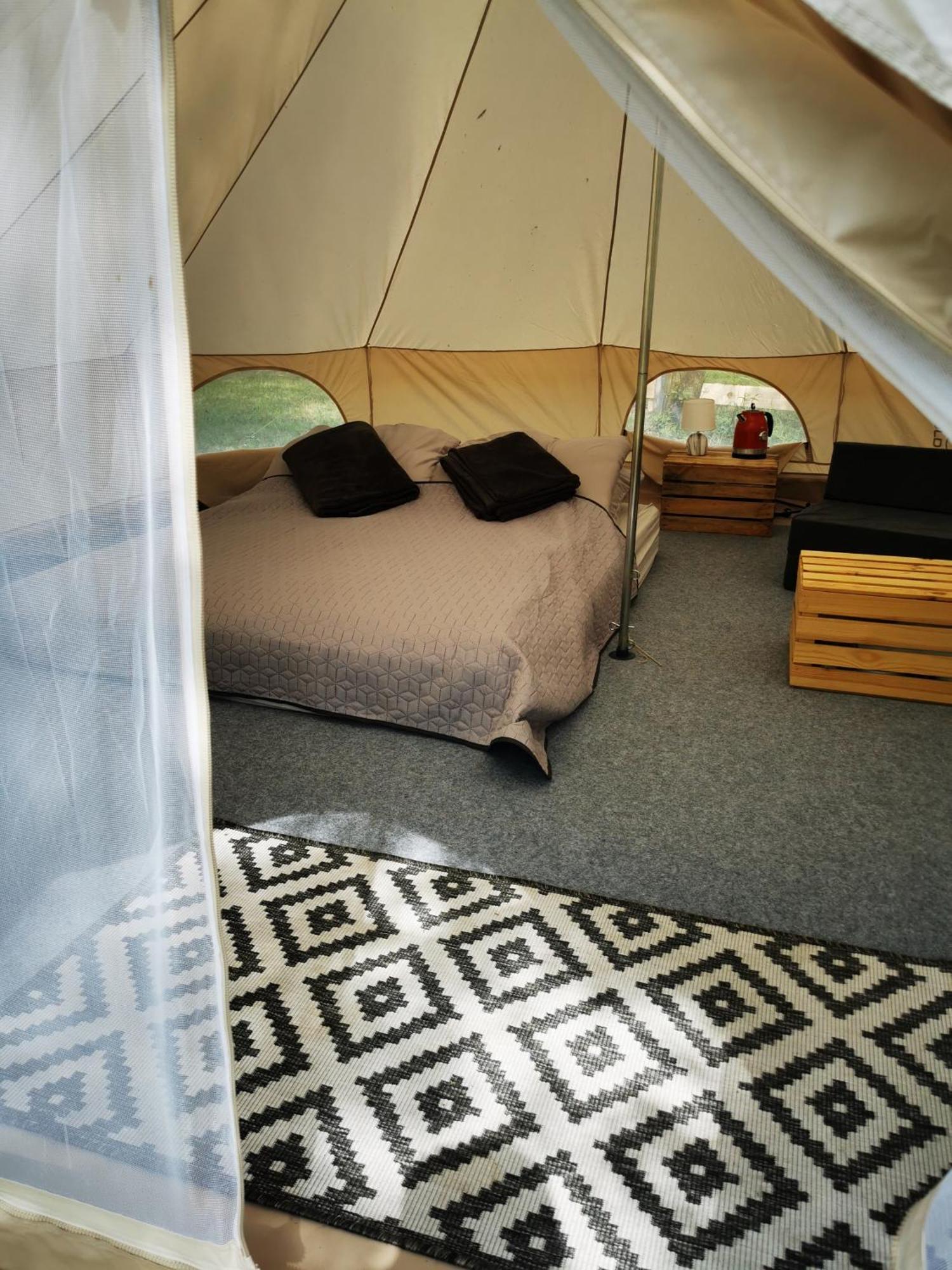 Glamping Kaliska Hotel Łochów Buitenkant foto